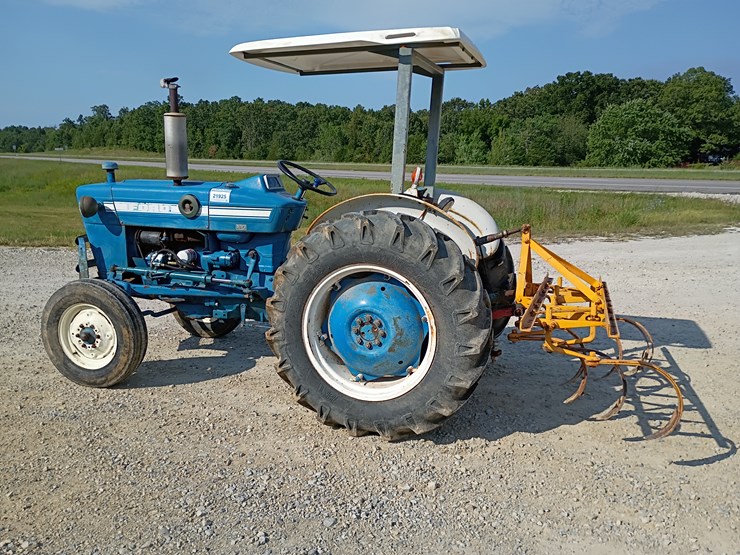 1972-ford-tractor-image-4