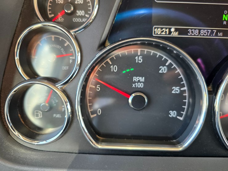 2019-peterbilt-567-image-93