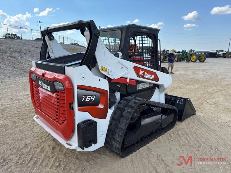 2023-bobcat-t64-image-2
