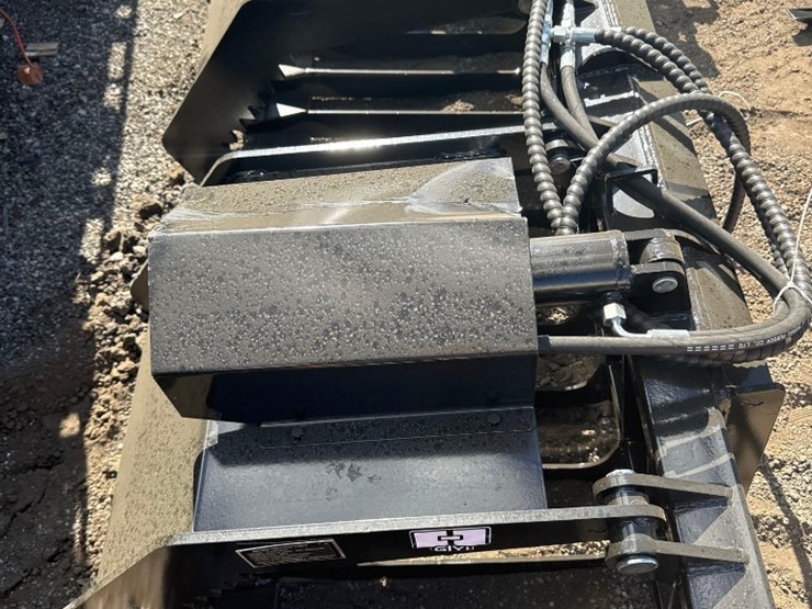 new-giyi-co-hydraulic-skidloader-hollow-bottom-grapple-bucket-model-gy-hwg72-image-4