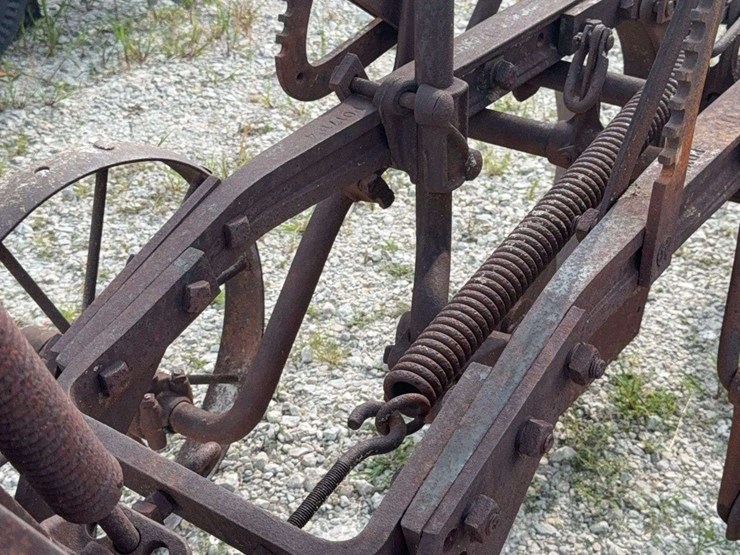 international-2-bottom-plow-image-14