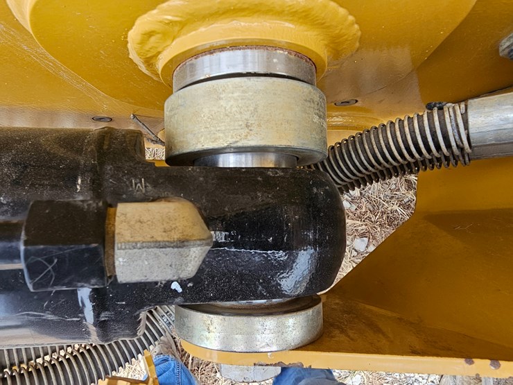 2023-caterpillar-953-image-121