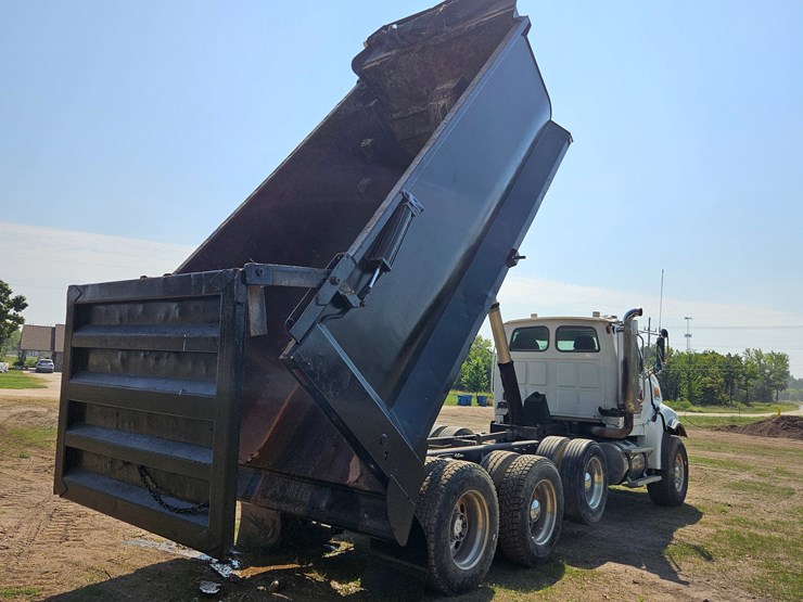 2006-sterling-l9500-image-34