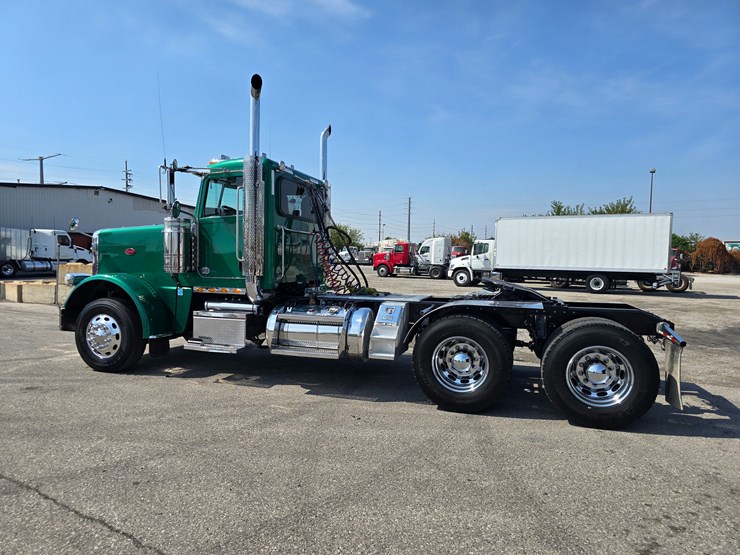 2014-peterbilt-388-image-14