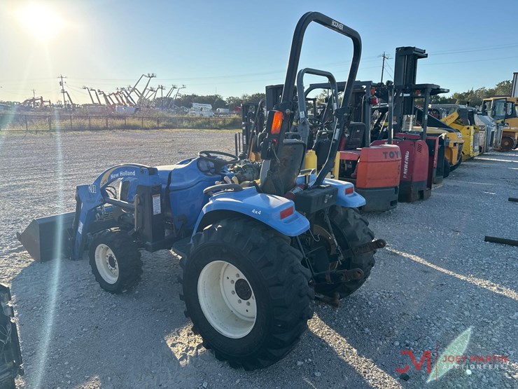 new-holland-boomer-2035-image-3