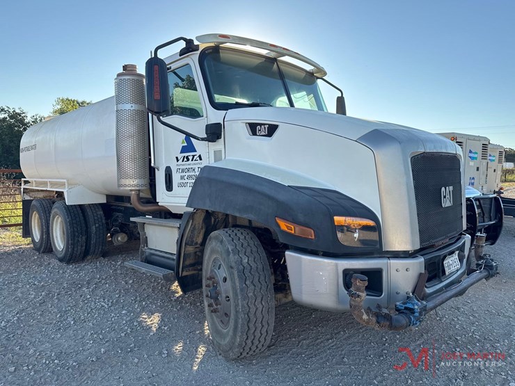 2014-caterpillar-12-image-1