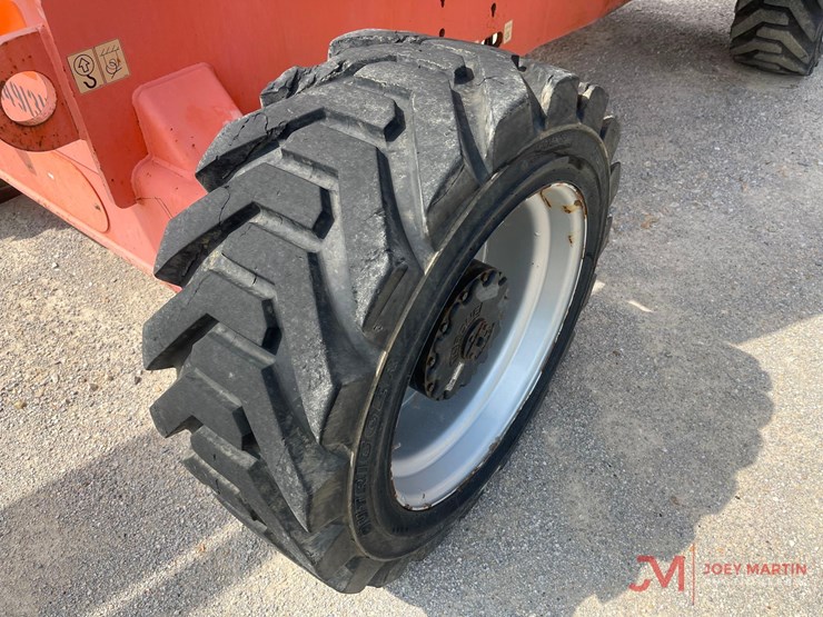 2016-jlg-800aj-image-7