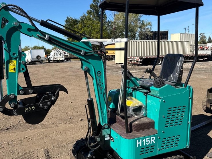 new-cfg-industrial-co-mini-excavator-model-h15r-image-1