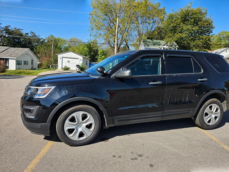 2017-ford-explorer-image-4