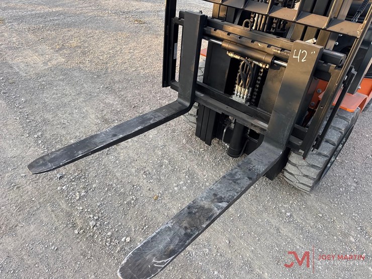 new/unused-e-picker-model-efl30-189-electric-forklift-image-5