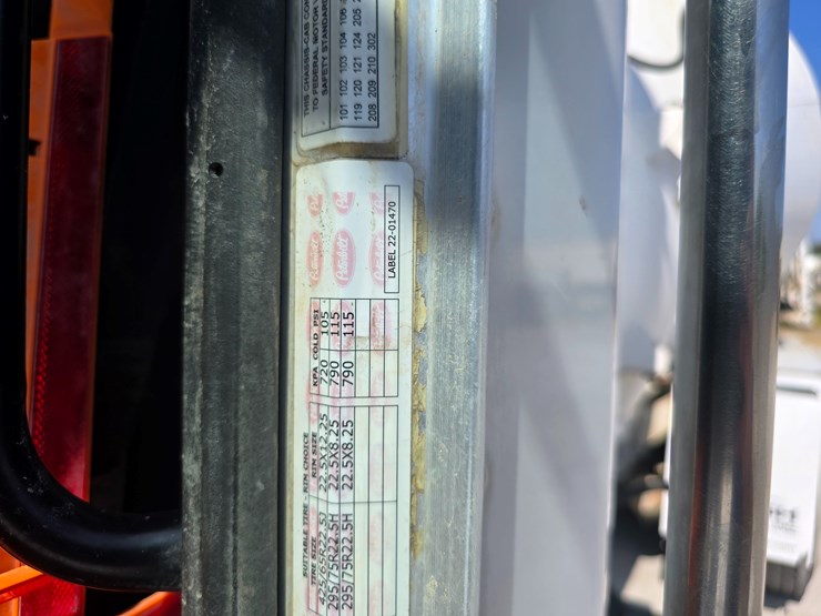 2014-peterbilt-365-image-76