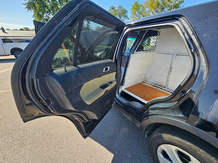 2017-ford-explorer-image-46