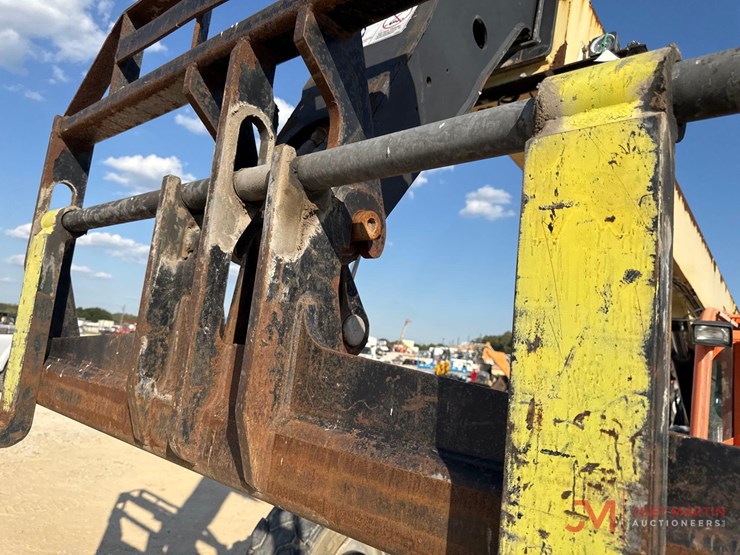 2015-jlg-g6-42a-image-24