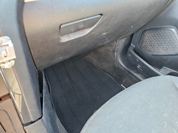 2017-ford-explorer-image-32