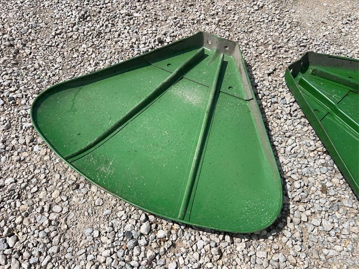 john-deere-clamshell-fenders-image-13