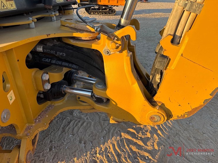 2018-caterpillar-420f2-it-image-13