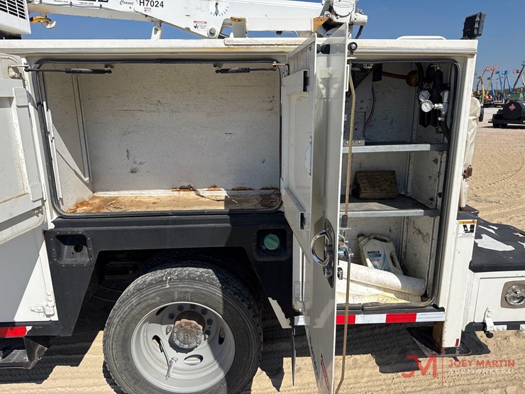 2017-ford-f550-xl-image-16
