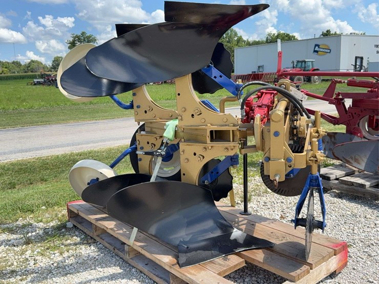 2-bottom-2-way-plow-image-3