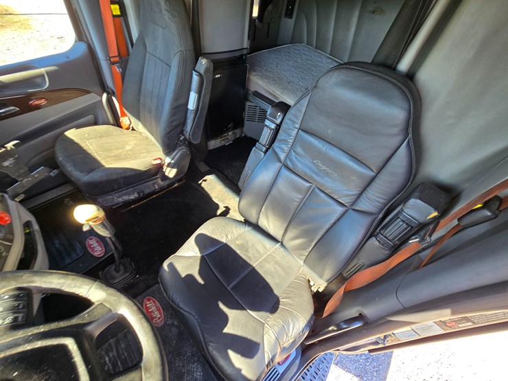 2015-peterbilt-579-image-68
