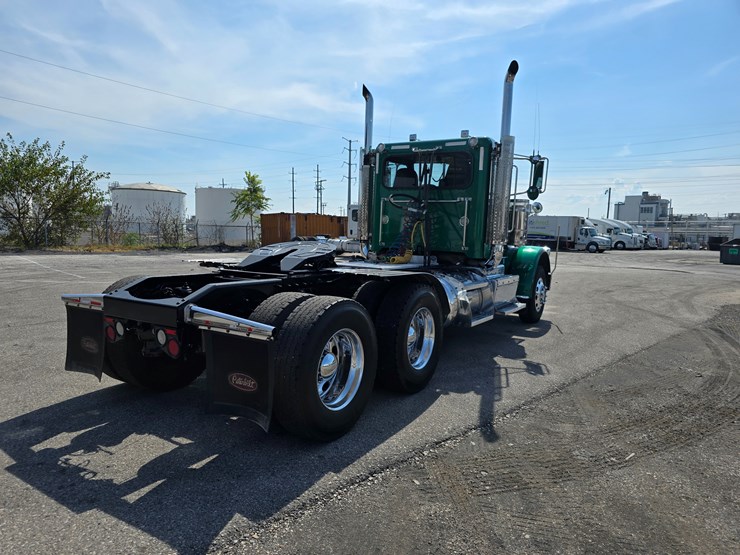 2014-peterbilt-388-image-30