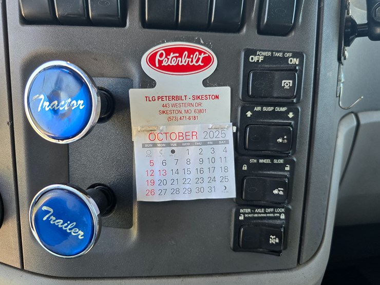 2015-peterbilt-579-image-75