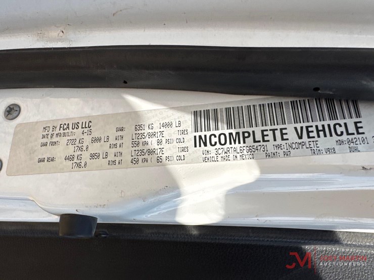 2015-dodge-ram-3500-image-22
