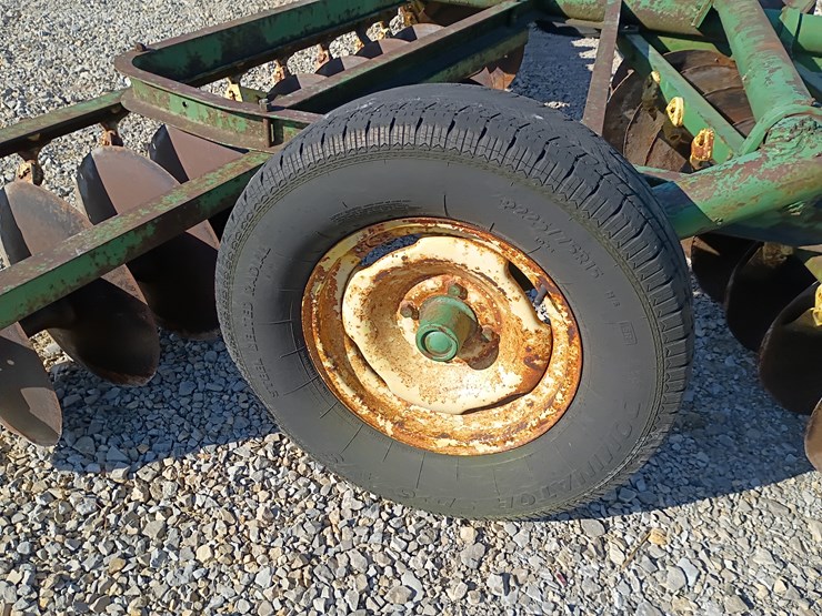 john-deere-12-image-15