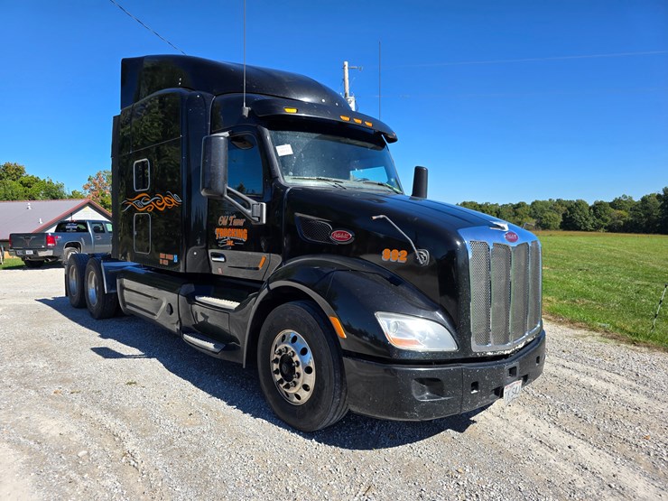 2015-peterbilt-579-image-38