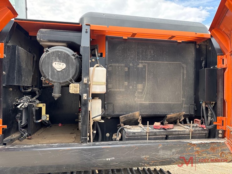 2014-hitachi-zx210-lc-5n-image-16