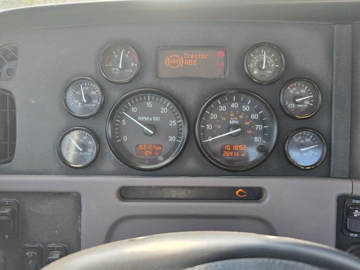 2014-peterbilt-365-image-89