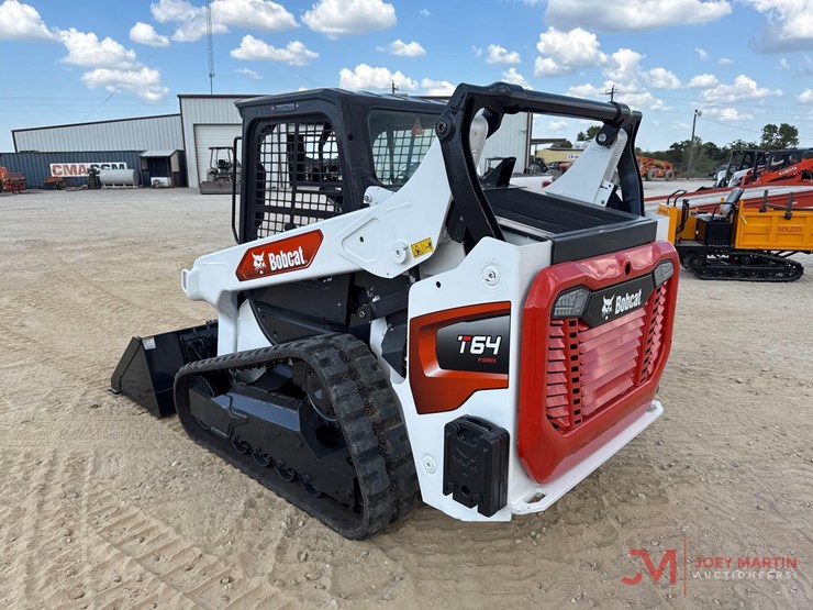 2023-bobcat-t64-image-3