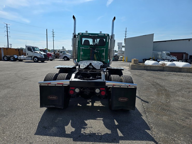 2014-peterbilt-388-image-25