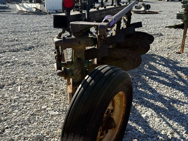 john-deere-4-bottom-pull-type-plow-image-4