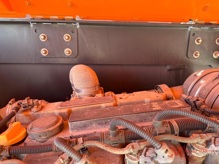 2015-jlg-800s-image-7