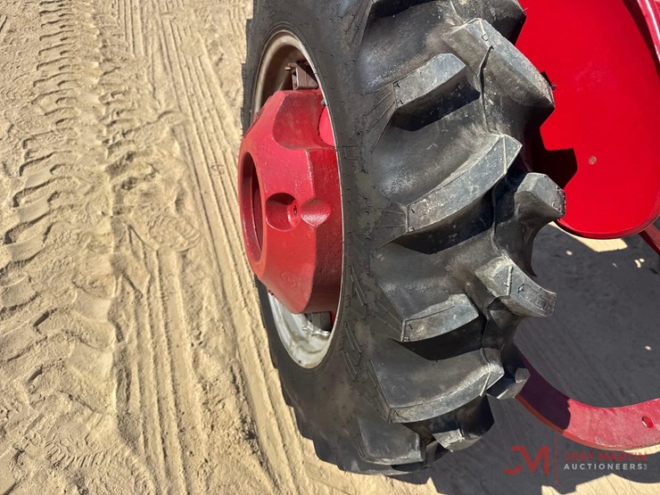 1945-mccormick-deering-farmall-model-b-antique-tractor-image-8