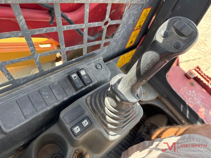 2021-takeuchi-tl8r2-image-18