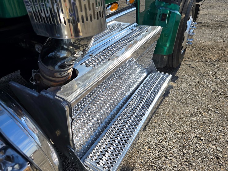 2019-peterbilt-567-image-113