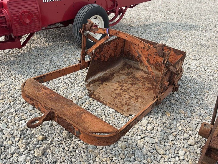 allis-chalmers-coupler-dirt-scoop-image-1