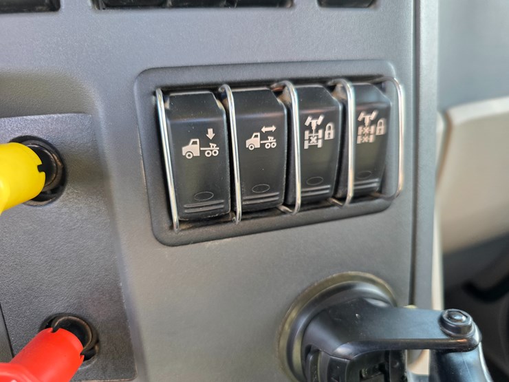 2019-peterbilt-567-image-84