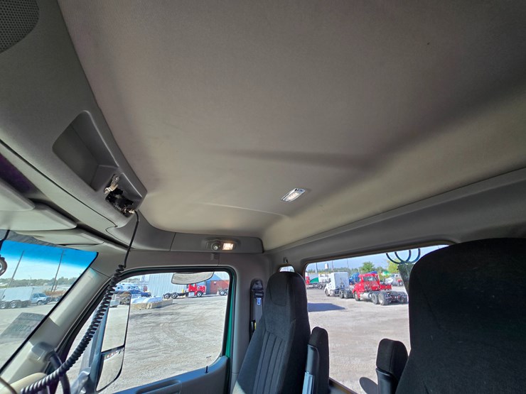 2019-peterbilt-567-image-82