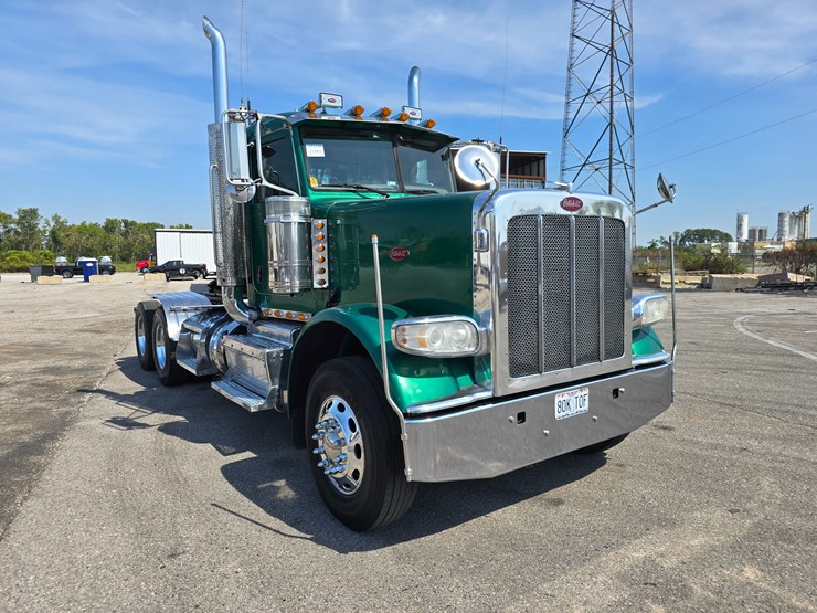 2014-peterbilt-388-image-51