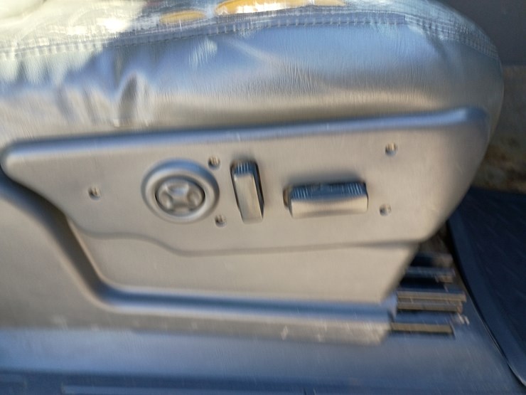 2003-chevrolet-silverado-image-38