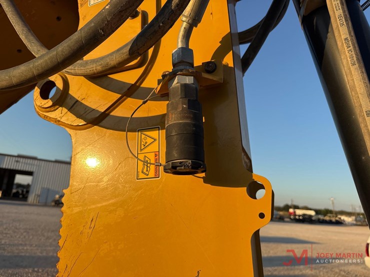 2018-caterpillar-420f2-it-image-16
