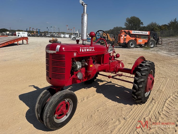1945-mccormick-deering-farmall-model-b-antique-tractor-image-4