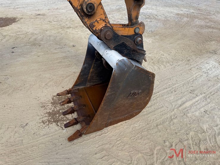 2016-case-580sn-image-8