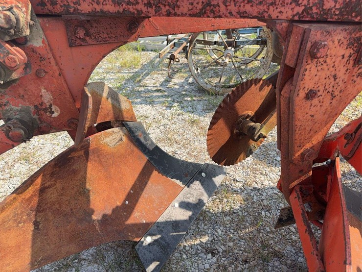 case-four-bottom-plow-image-10