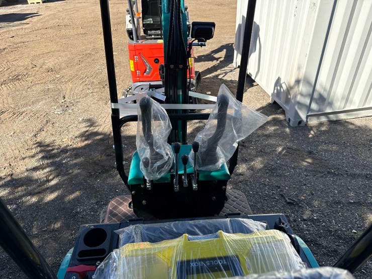 new-cfg-industrial-co-mini-excavator-model-qh12r-image-7