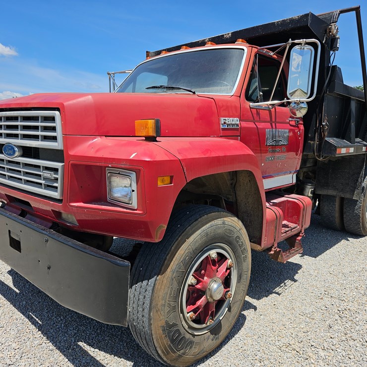 1993 FORD F800