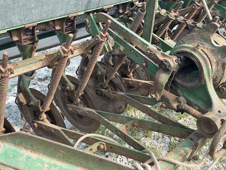 john-deere-model-b-planter-image-9