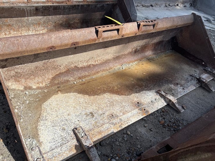 #5048-•-(1)-approx-78"-tooth-bucket-image-1